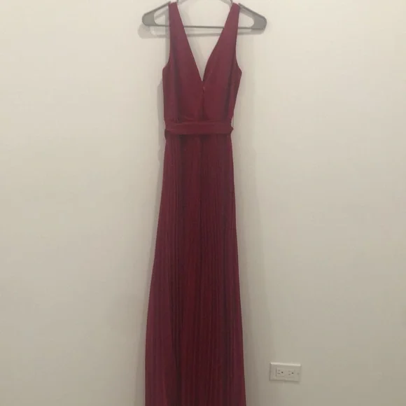 Lulu’s NWT Magenta Metallic Pleated Maxi 🔥 - Picture 8 of 12
